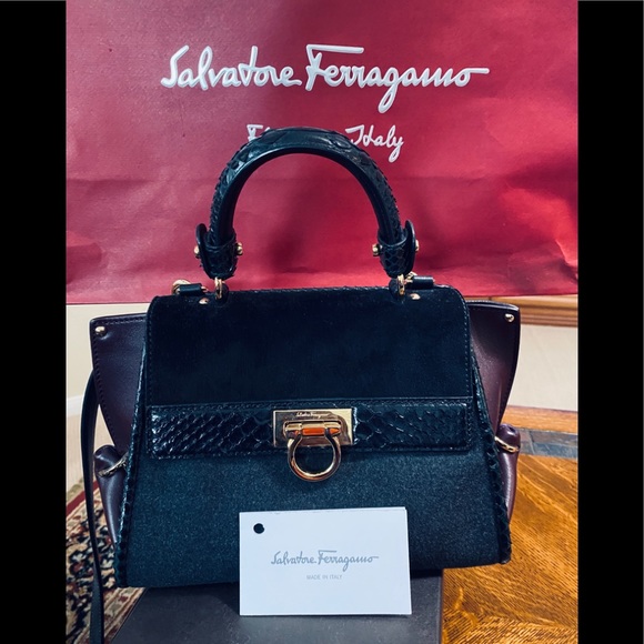 🌺FERRAGAMO HANDBAG/ / CROSSBODY AUTHENTIC, LEATHER- ITALY 🇮🇹 🌺 - Picture 1 of 12